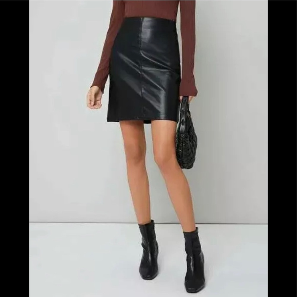 Black high waist faux leather skirt